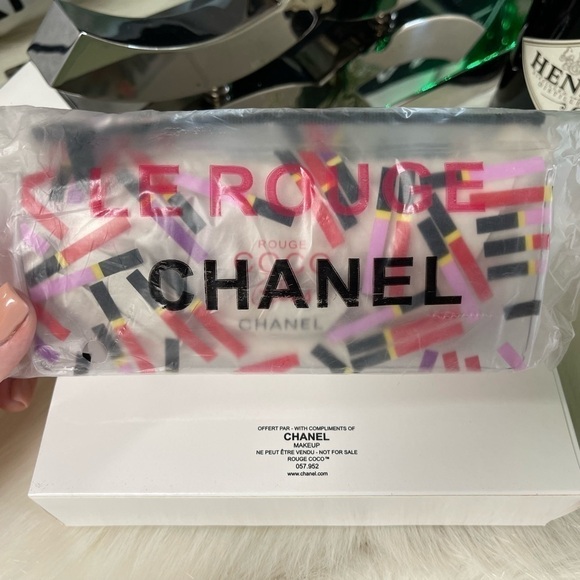 AUTHENTIC CHANEL COCO ROUGE NOTEBOOK & COSMETIC 💄 BAG SET - Picture 7 of 12